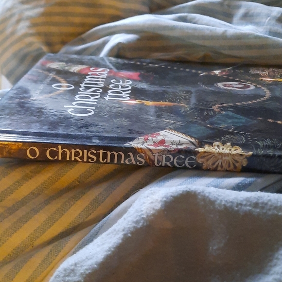 O CHRISTMAS TREE HARDBACK  BOOK. - Picture 2 of 16
